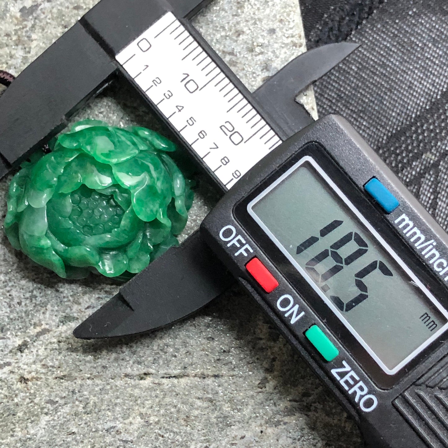 Beautiful Grade A Jadeite Jade Yang Green Flower Sculpted Pendant RARE