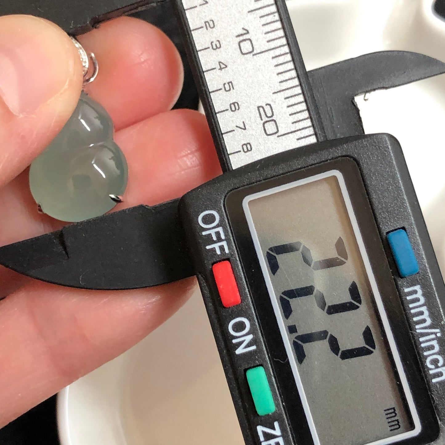 NEW Grade A Icy Jadeite Jade Gourd Pendant set on 18K White Gold Hear Spade Buckle