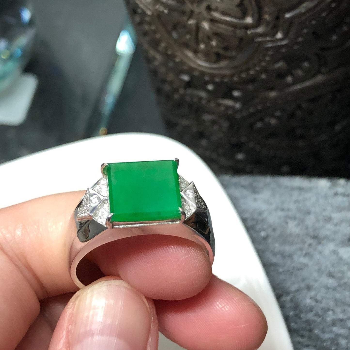 Unisex Myanmar Jadeite Jade High Yang Green Diamond Ring 18K white gold
