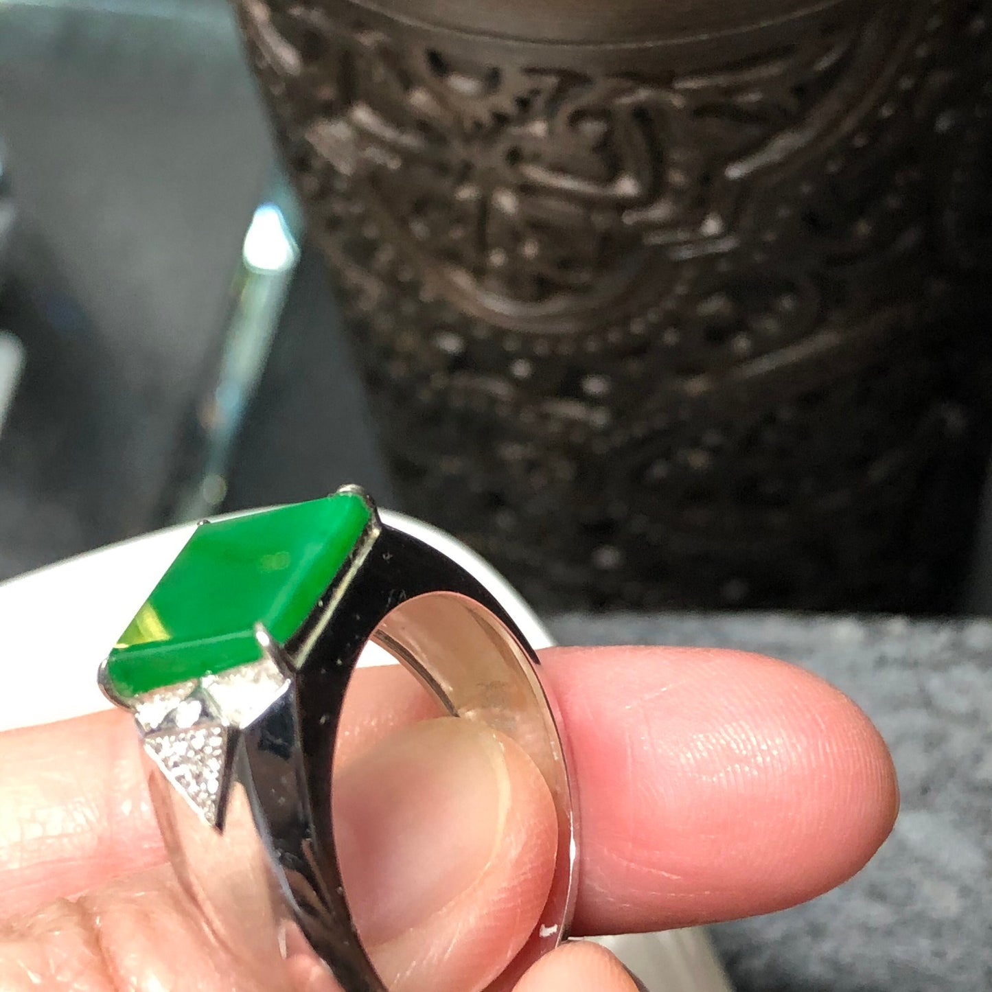 Unisex Myanmar Jadeite Jade High Yang Green Diamond Ring 18K white gold