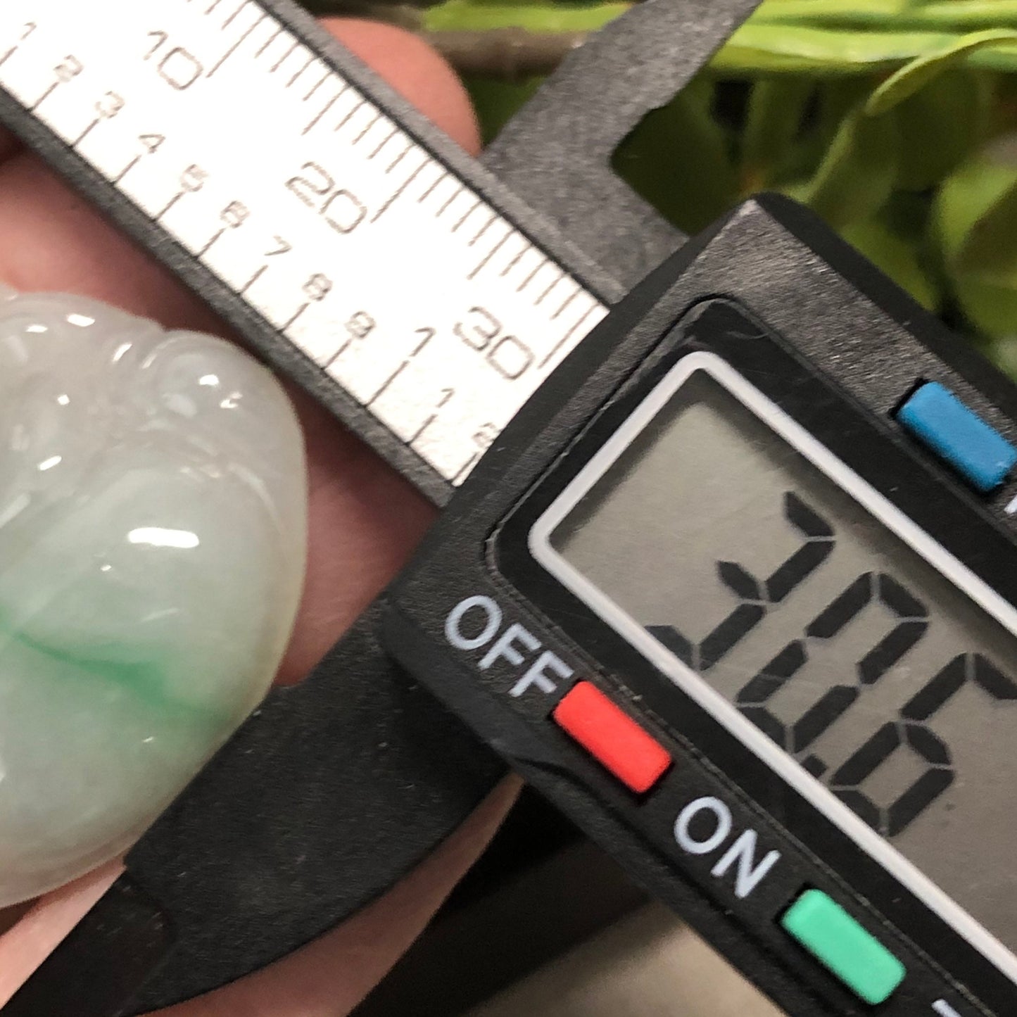 30.6 mm Certified Grade A Carved Green Buddha Pendant With 18K Gold Buckle