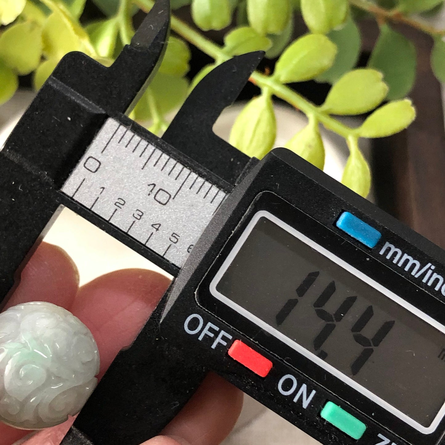 14.4 mm Grade A Icy White Green Jadeite Jade Carved Barrel Pendant Bracelet