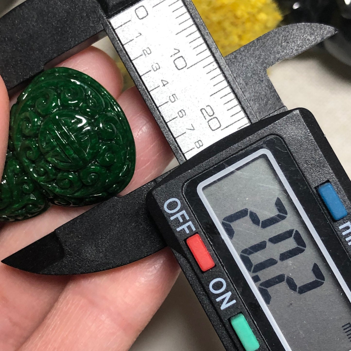30.2mm Grade A Carved Asian Yang Green Gourd Hulu Jadeite Jade Pendant