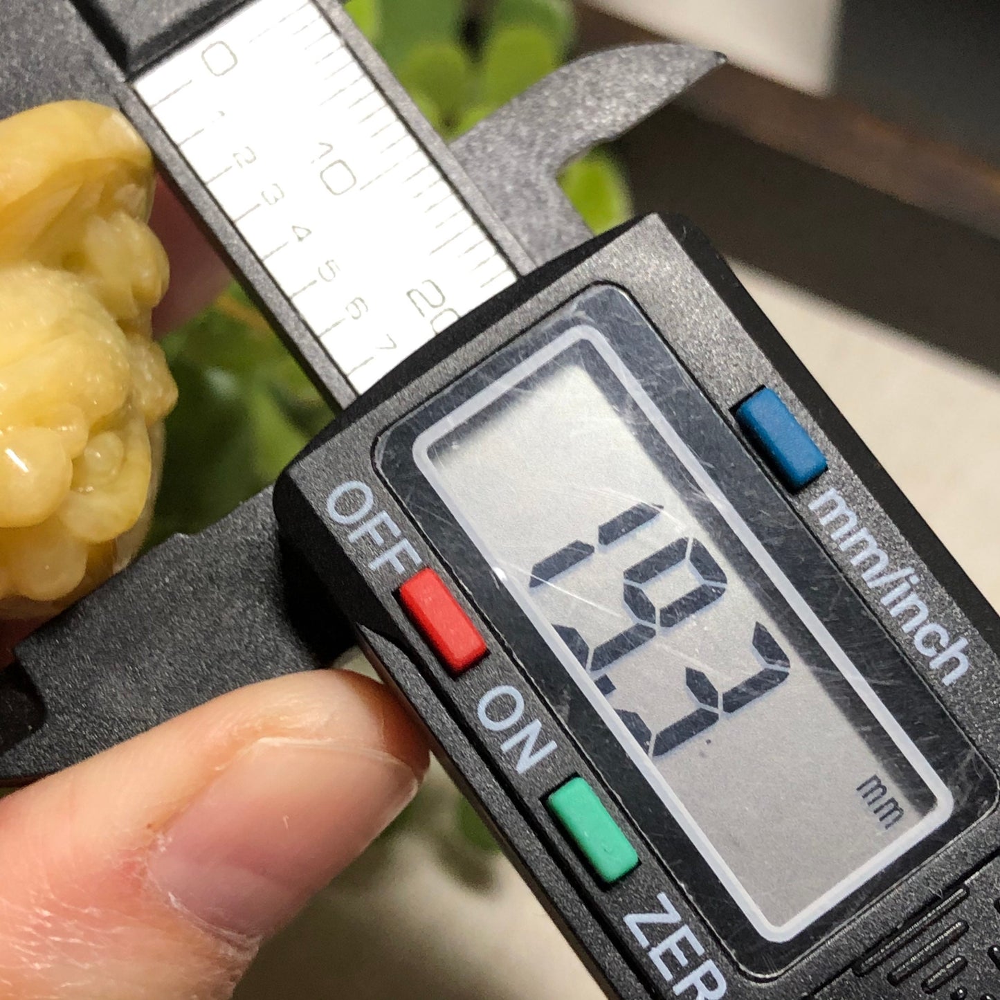 56 mm Certified Grade A Yang Green Carved Dragon Fish Pendant NEW