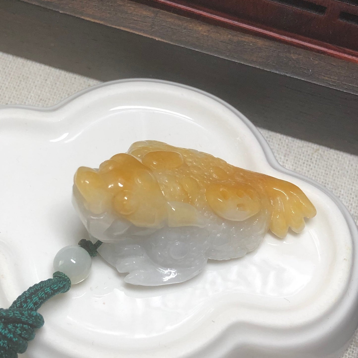 45 mm Grade A Yellow Brown Handmade Carved 3 Leg Legged Toad Display Pendant TC
