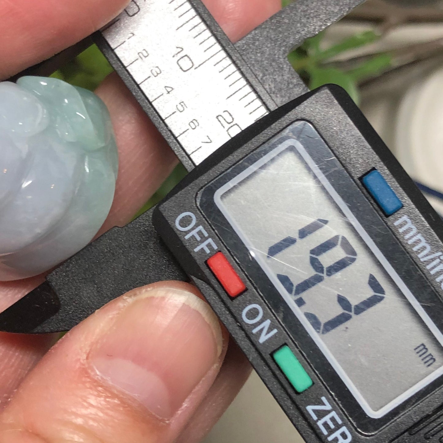 39mm Grade A Jadeite Jade Carved Moss Green Sea Shell Pendant Neck Rope Tie