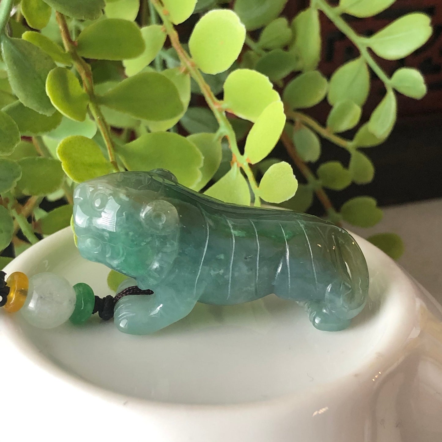 41mm Grade A Jadeite Jade Carved Yellow Green Tiger Pendant Neck Rope Tie