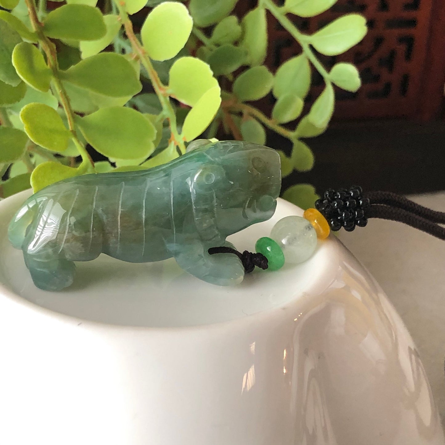 41mm Grade A Jadeite Jade Carved Yellow Green Tiger Pendant Neck Rope Tie