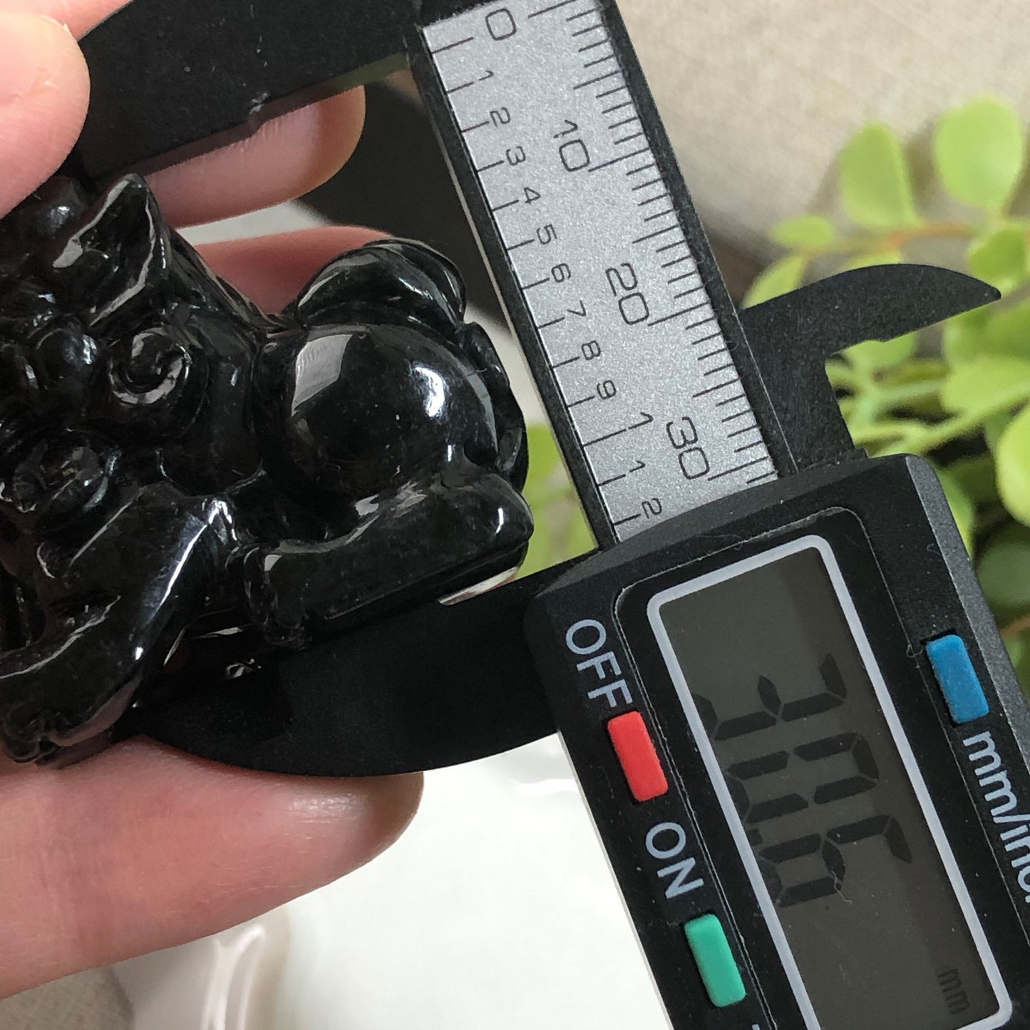 33.2mm Jadeite Jade Carved Wuji Lion Animal Display Pendant