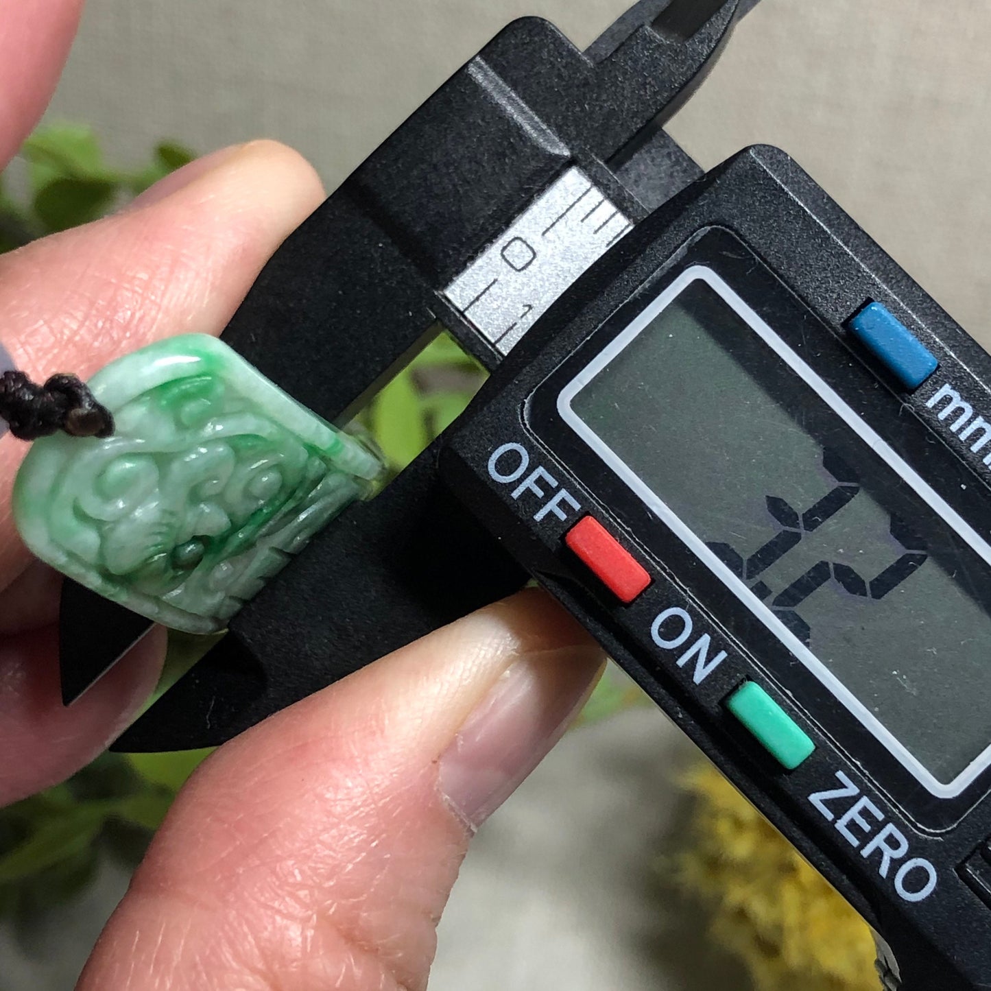 44.6mm Grade A Green Moss Carved Flower Jadeite Jade Rope Bracelet