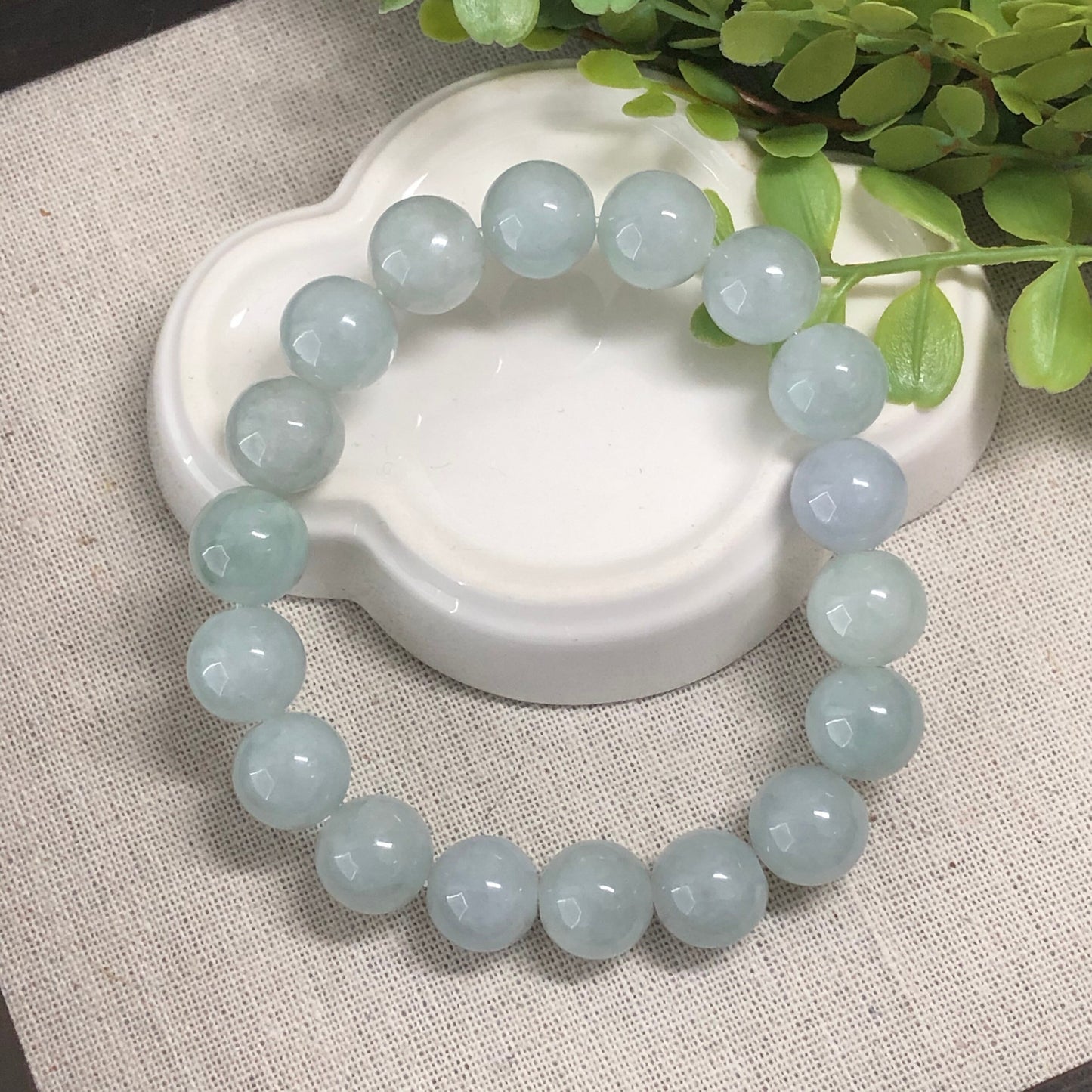 11.8mm Jade Jadeite Green Round Bead Bracelet 18pcs.