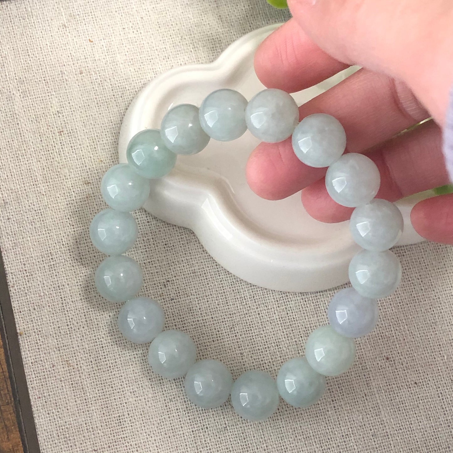 11.8mm Jade Jadeite Green Round Bead Bracelet 18pcs.