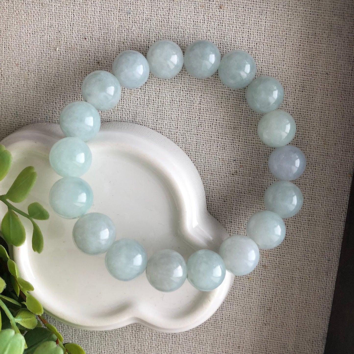 11.8mm Jade Jadeite Green Round Bead Bracelet 18pcs.