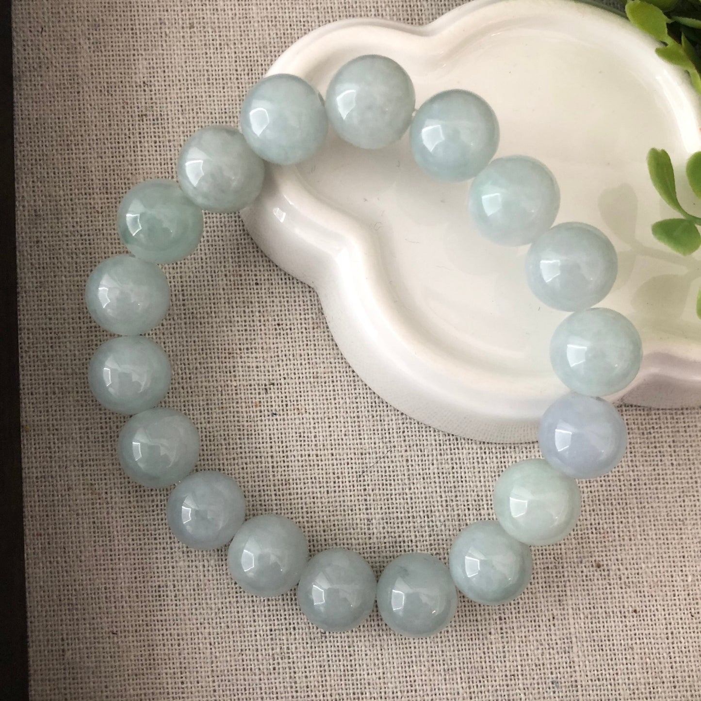 11.8mm Jade Jadeite Green Round Bead Bracelet 18pcs.