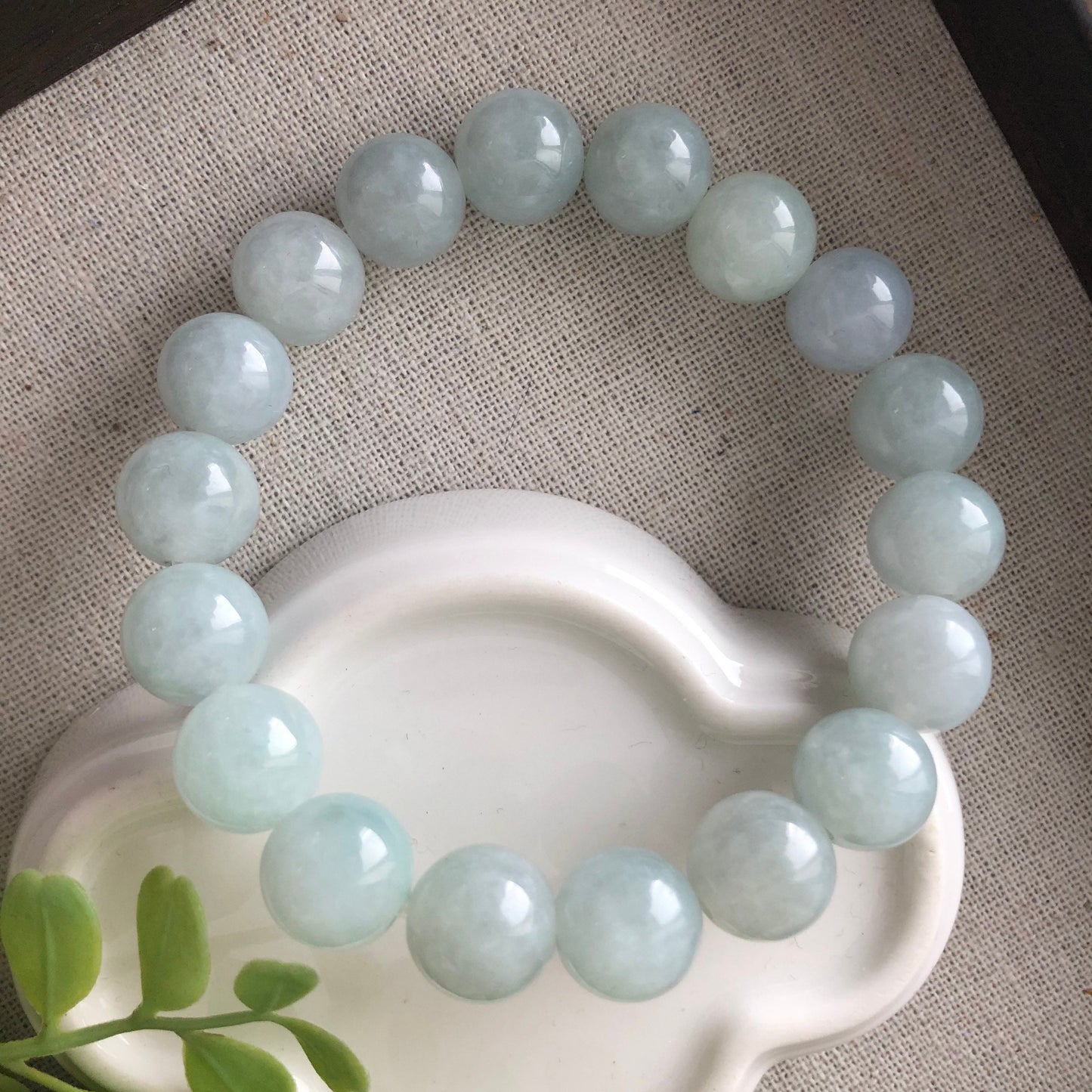 11.8mm Jade Jadeite Green Round Bead Bracelet 18pcs.