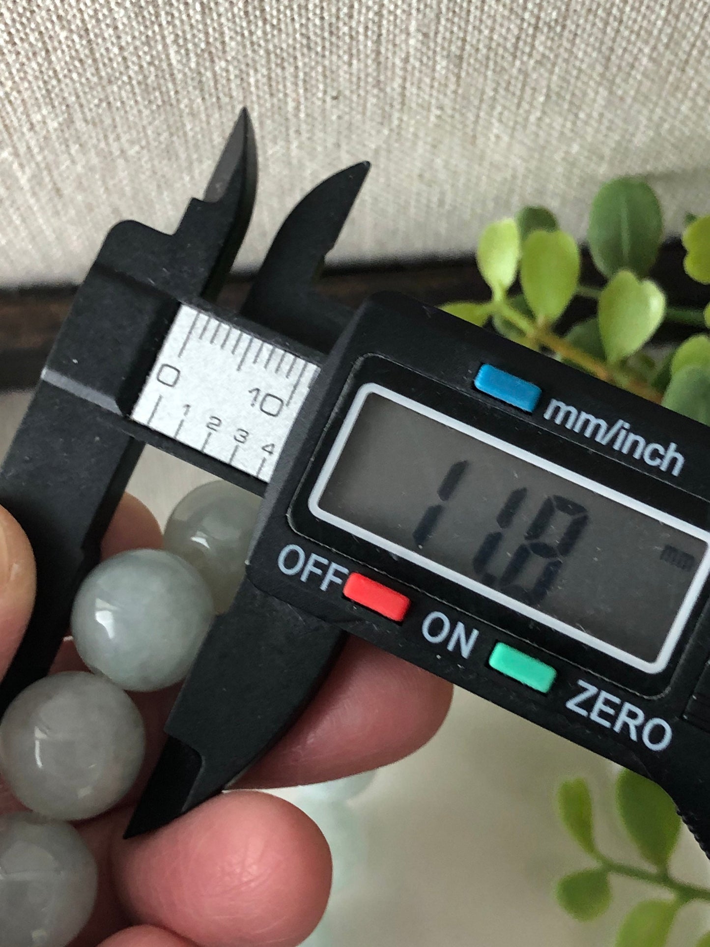 11.8mm Jade Jadeite Green Round Bead Bracelet 18pcs.