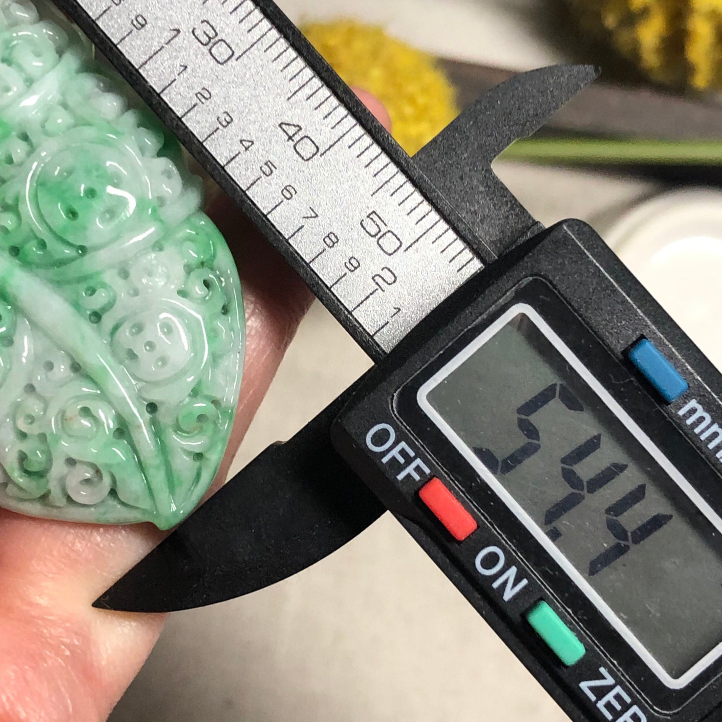 SALEL: 54.4 mm Jadeite Jade Green Carved Asian Design Leaf Pendant