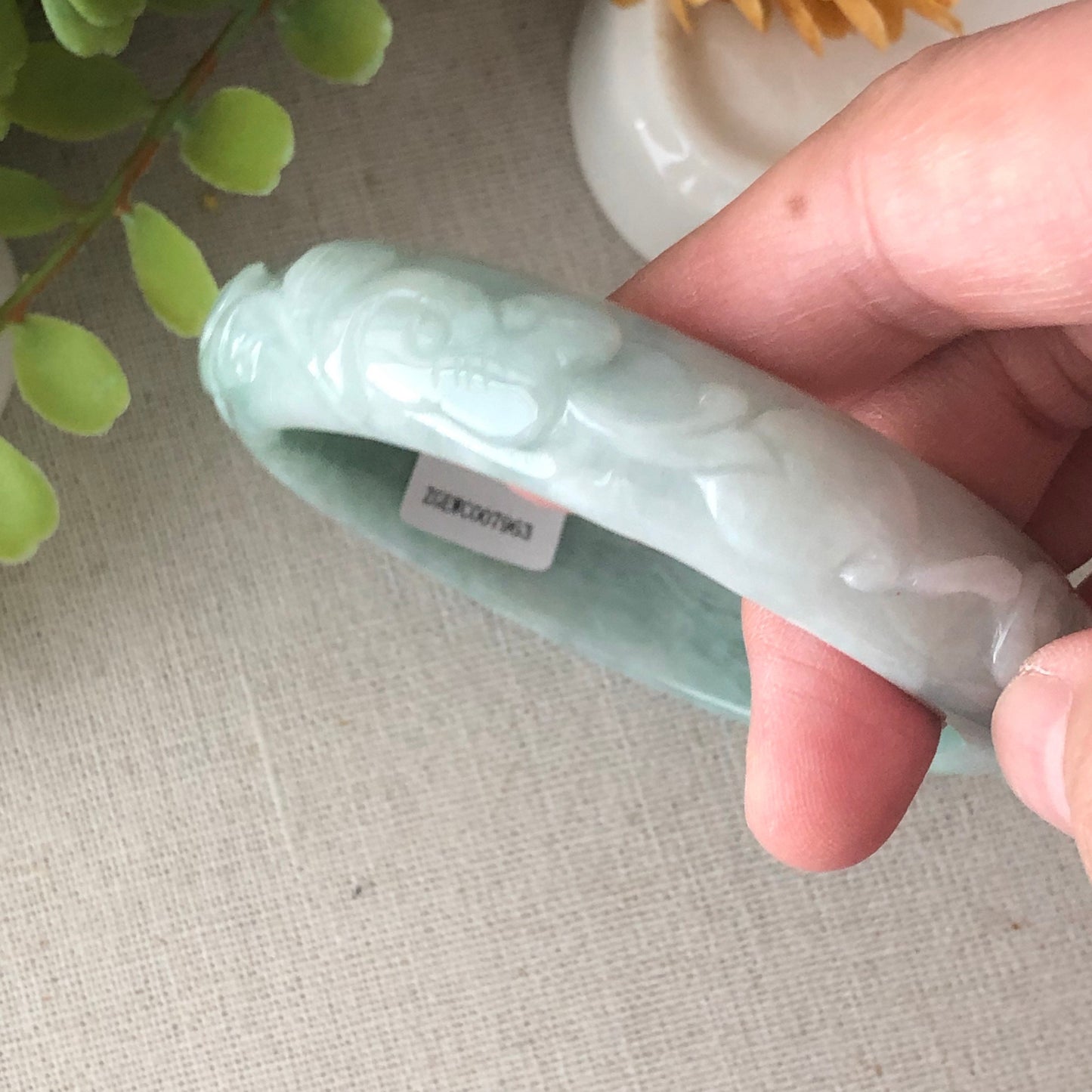 57.8 mm Jadeite Jade Green Carved Ruyi Flower Pattern Bangle