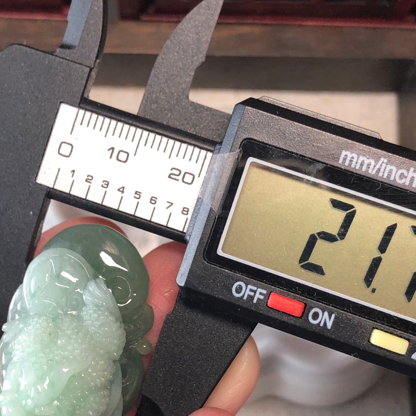 32.5mm Green Jadeite Jade Carved 3 Legged Toad Pendant