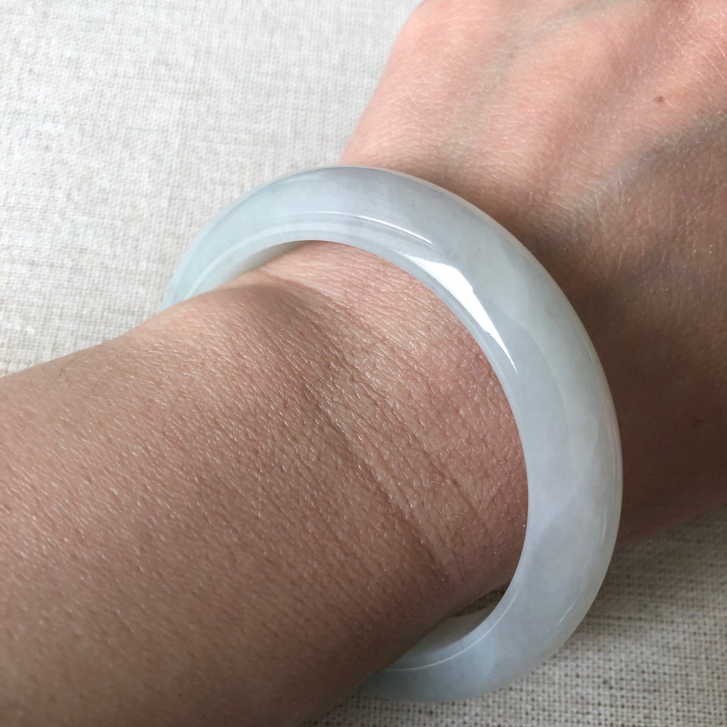 54.6 mm Jadeite Jade Icy Green Float Flowers Bangle