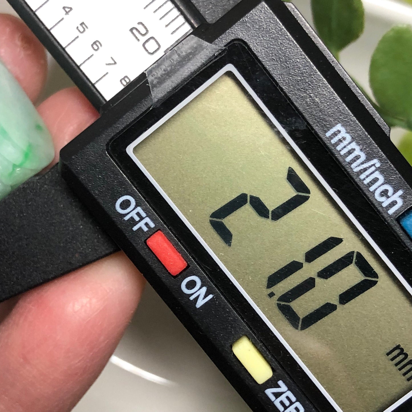 28mm Green Float Flowers Jadeite Jade Lockpad Statue Pendant