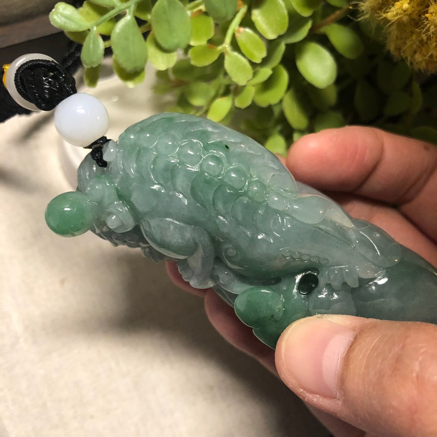 92.7mm Green Jadeite Jade Carved 3 Legged Toad Peanut Display