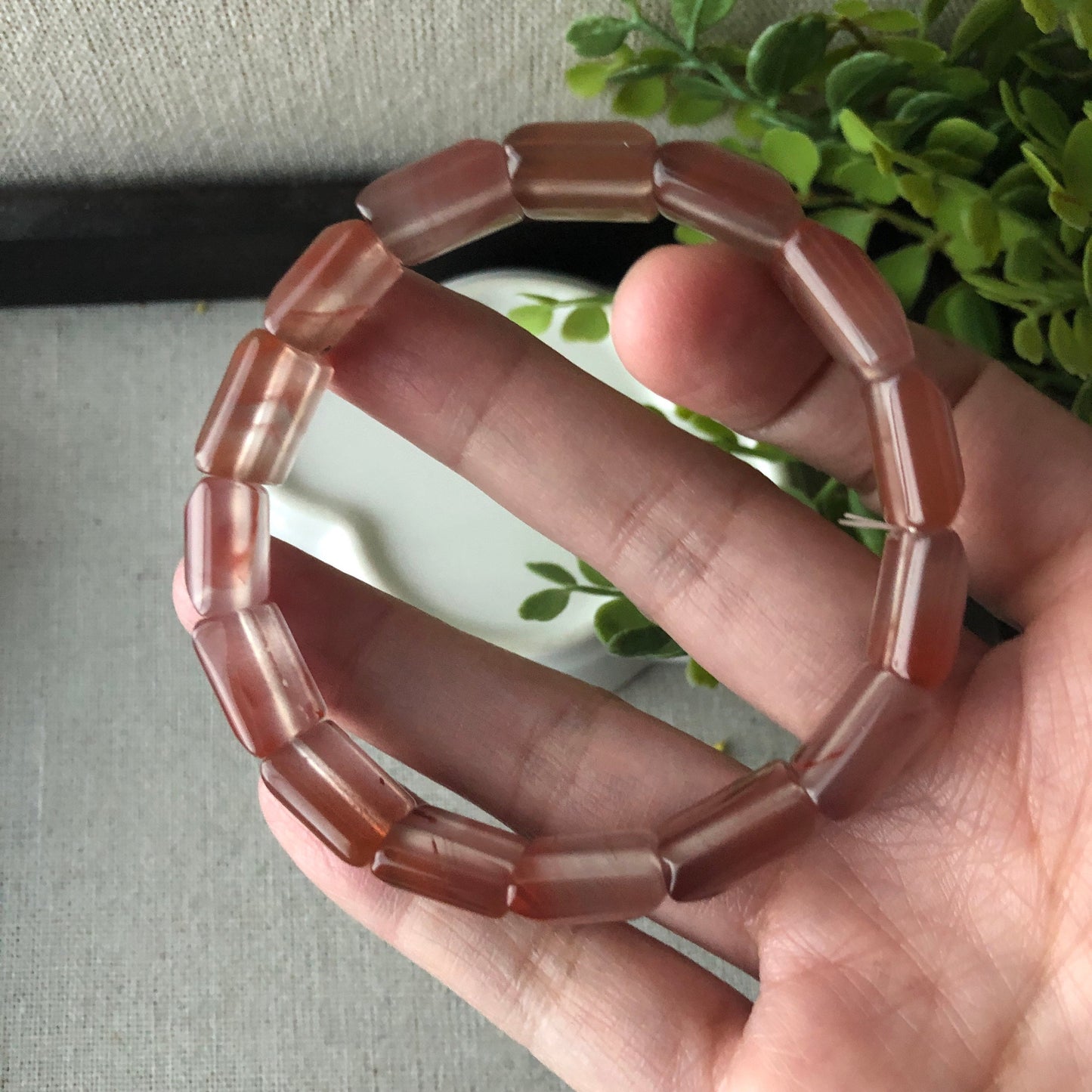 12mm Natural Agate Gradient Mauve Shell Carved Bracelet