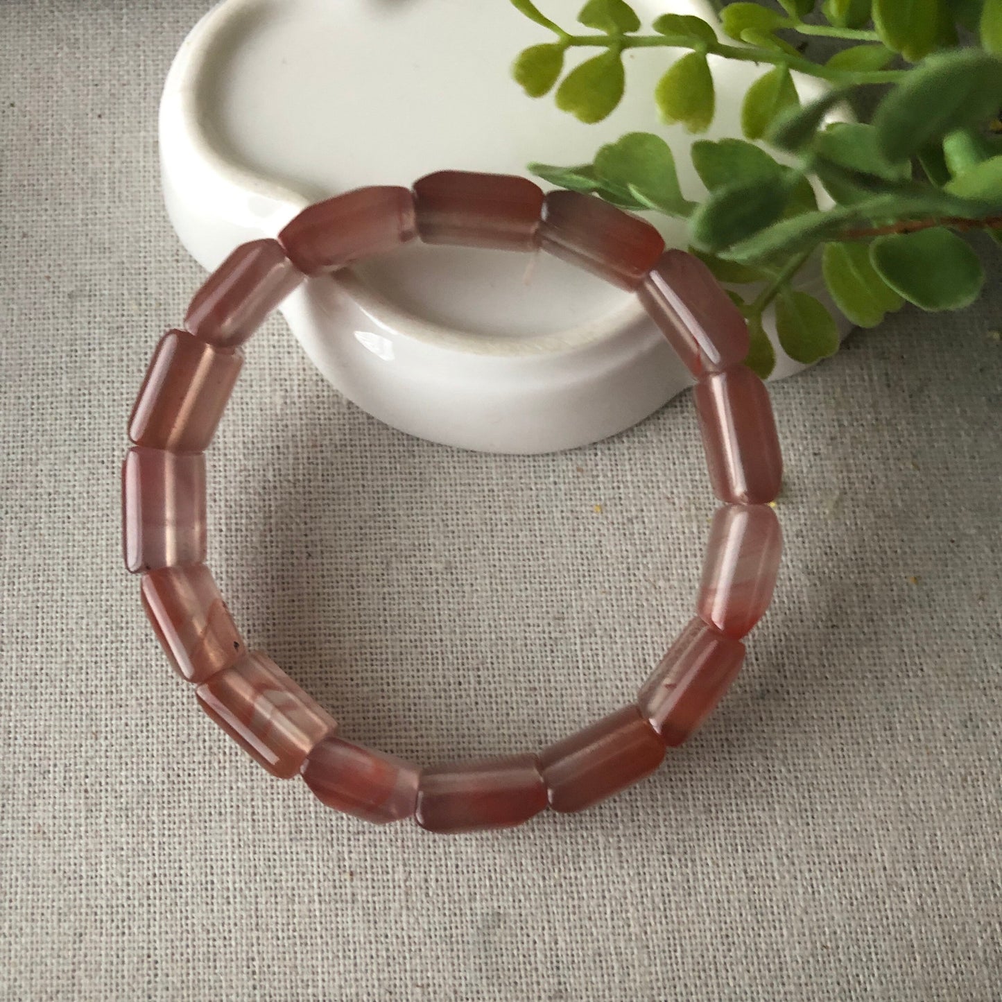 12mm Natural Agate Gradient Mauve Shell Carved Bracelet