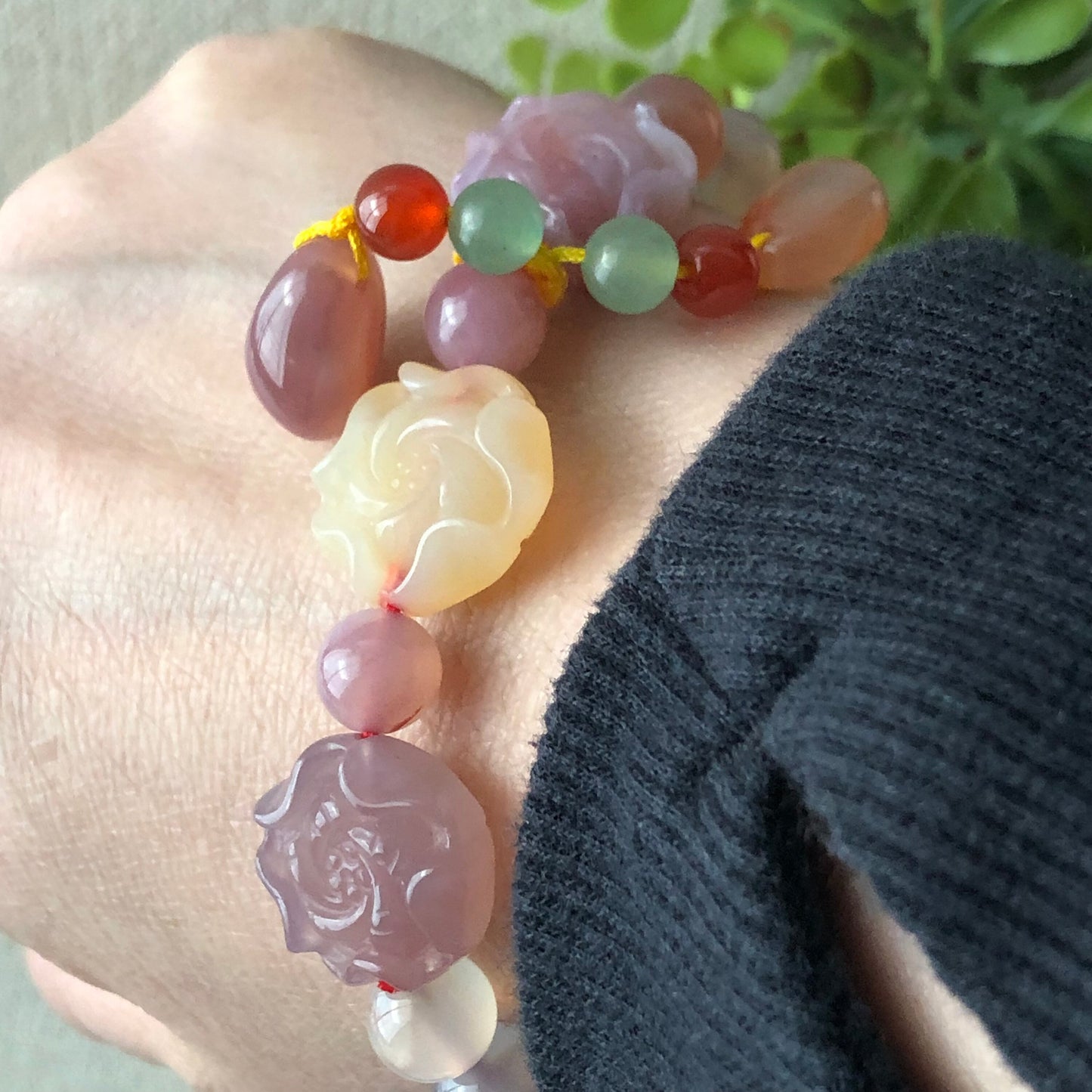8.5mm Assorted Agate Grade A Natural Bead Bracelet Health Circulation Red Pink Tone with Carved Flower