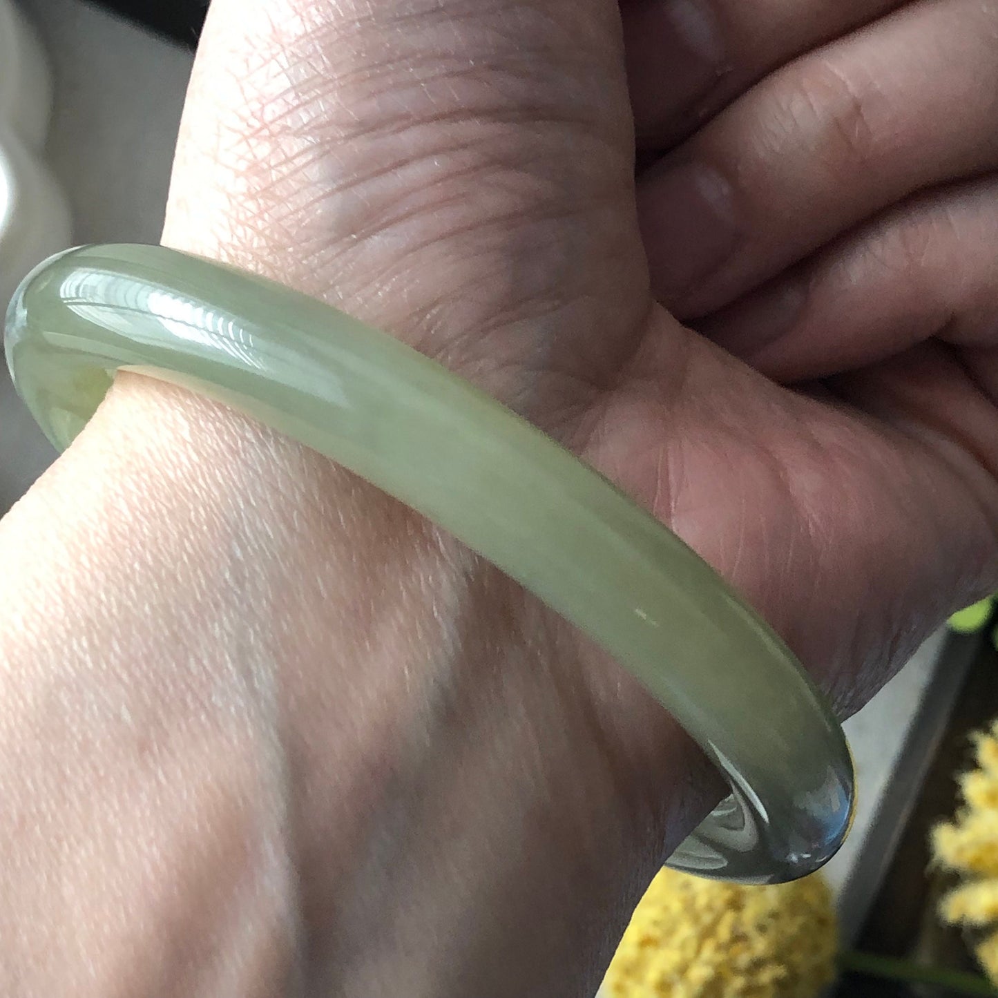 59-60mm Icy Hetian Jade Icy Green Yellow Round Shaped Bangle
