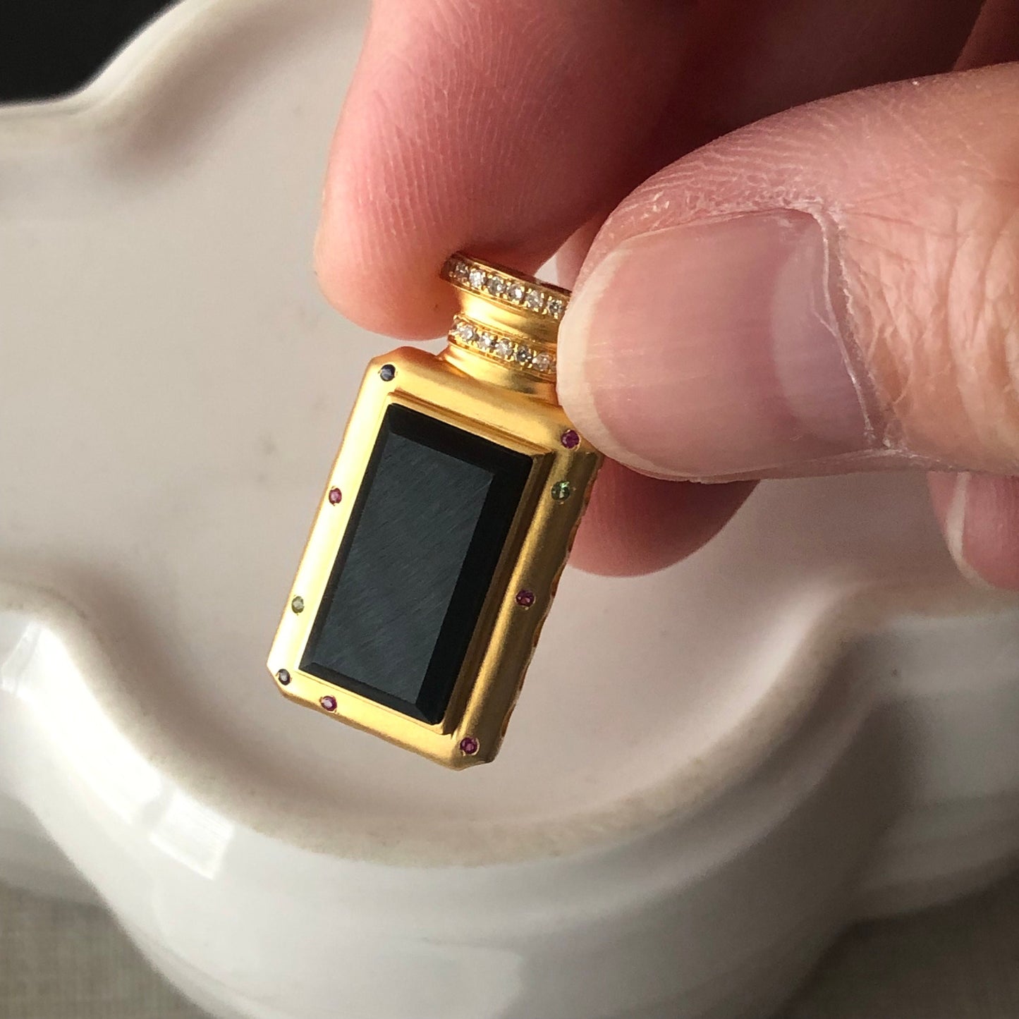 18K Gold 13.4 mm High Icy Black Omphacite Jadeite Jade Perfume Bottle Pendant