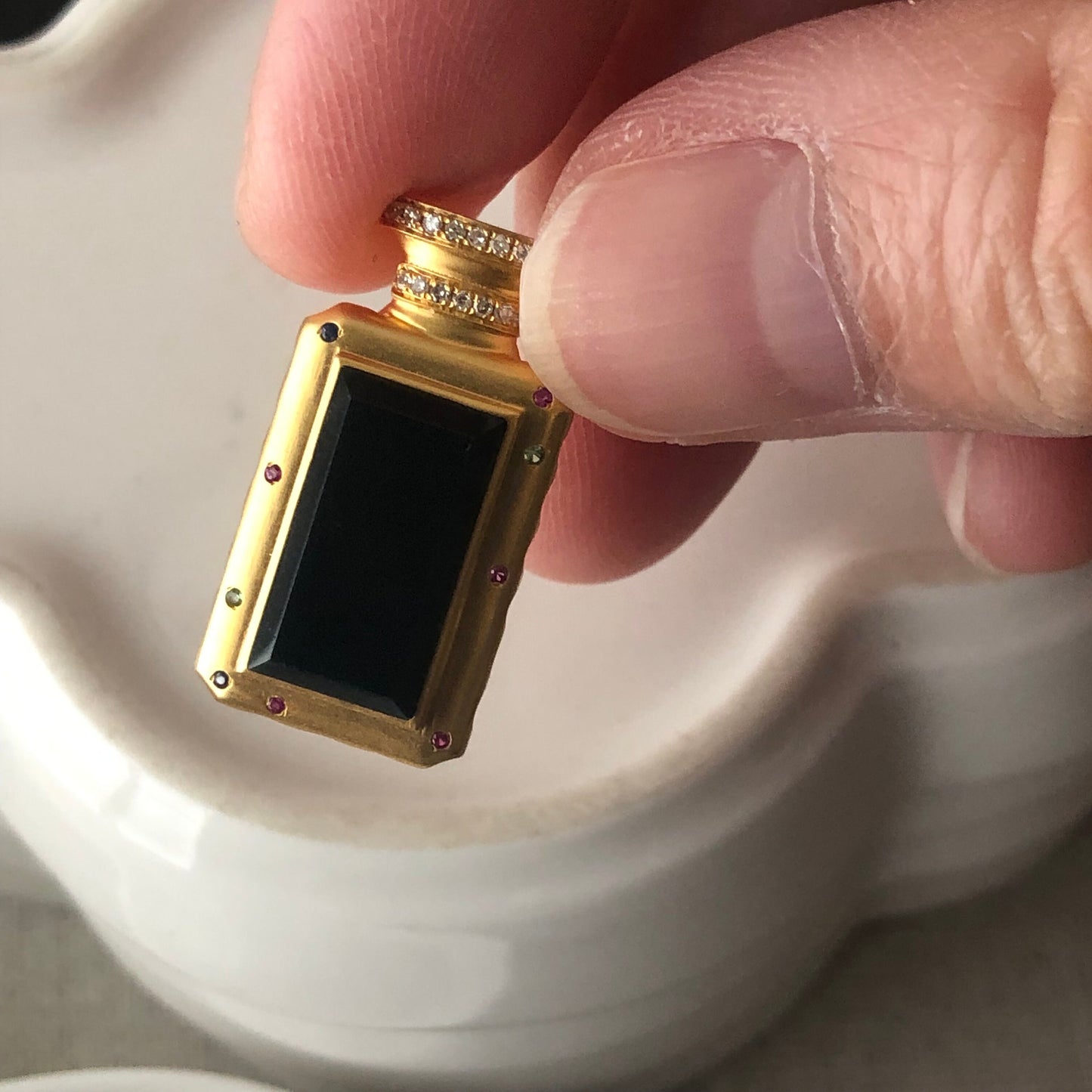 18K Gold 13.4 mm High Icy Black Omphacite Jadeite Jade Perfume Bottle Pendant