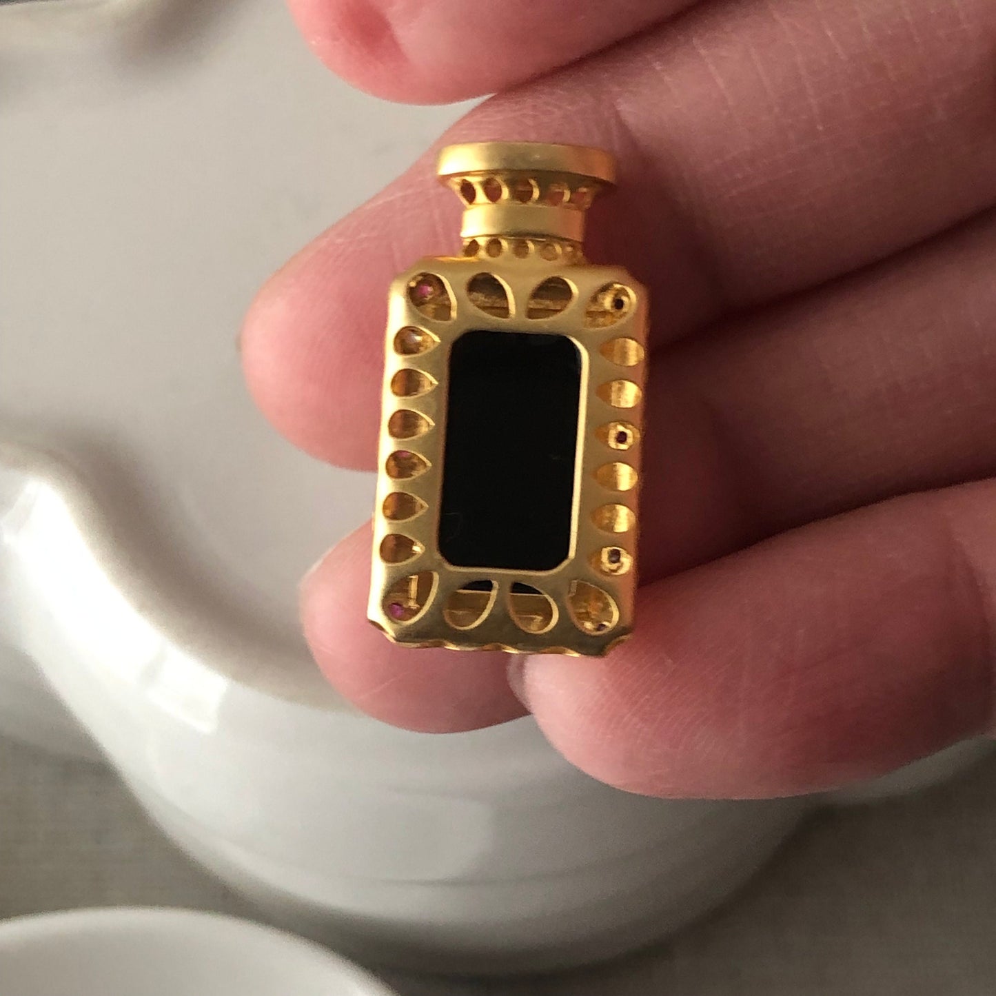 18K Gold 13.4 mm High Icy Black Omphacite Jadeite Jade Perfume Bottle Pendant