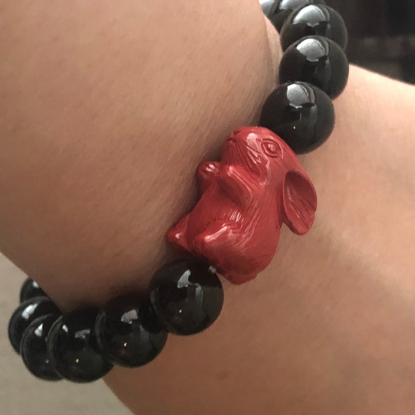 10mm High Glossy Omphacite Black Jadeite Jade with Red Cinnabar Rabbit Charm Bead Bracelet