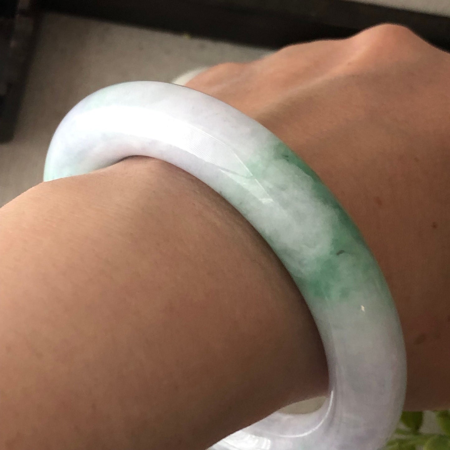 56.2 mm Lavender Vibrant Green Float Flowers Jadeite Jade Round Shaped Bangle