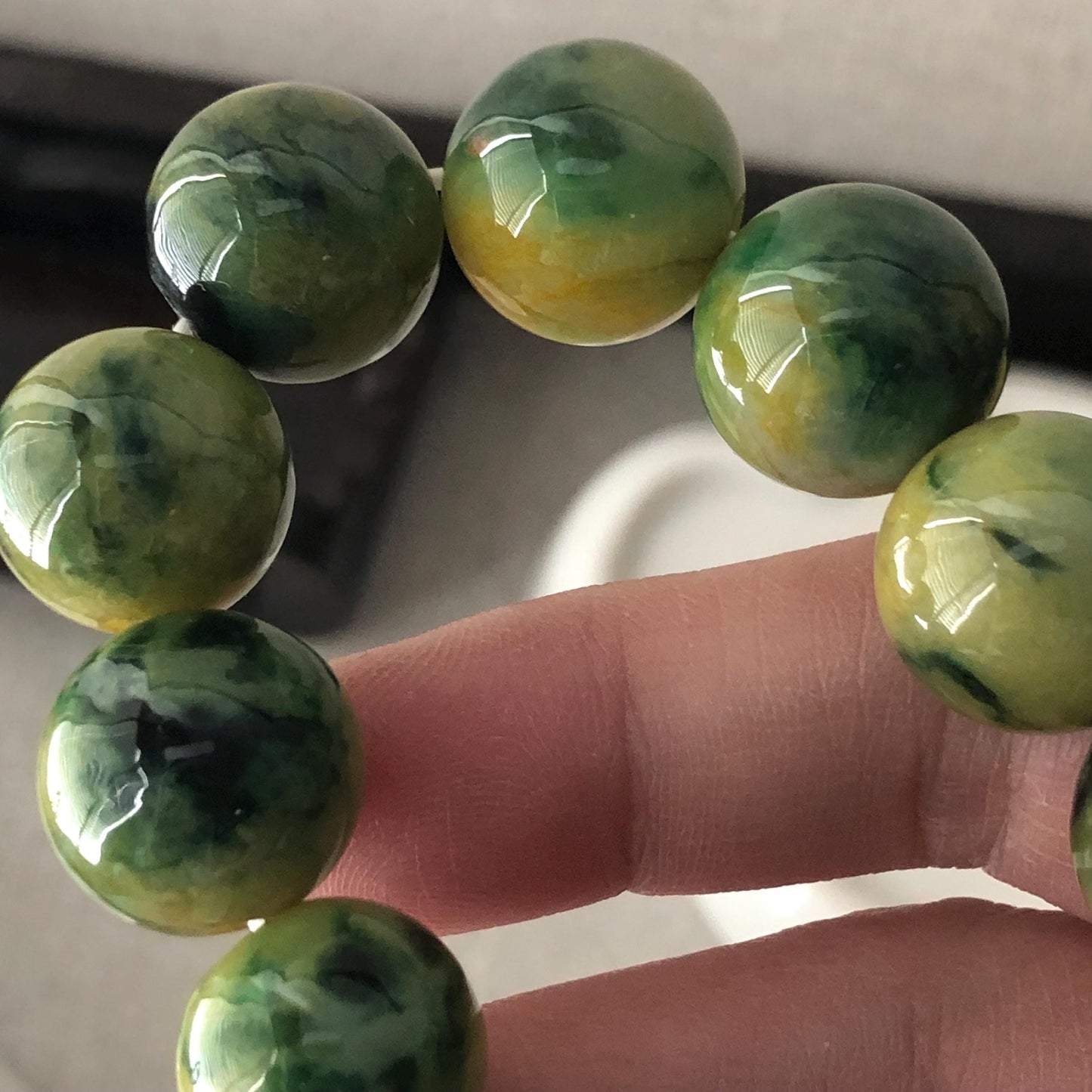 14.3mm Yellow Green Gradient Jade Jadeite Bead Bracelet