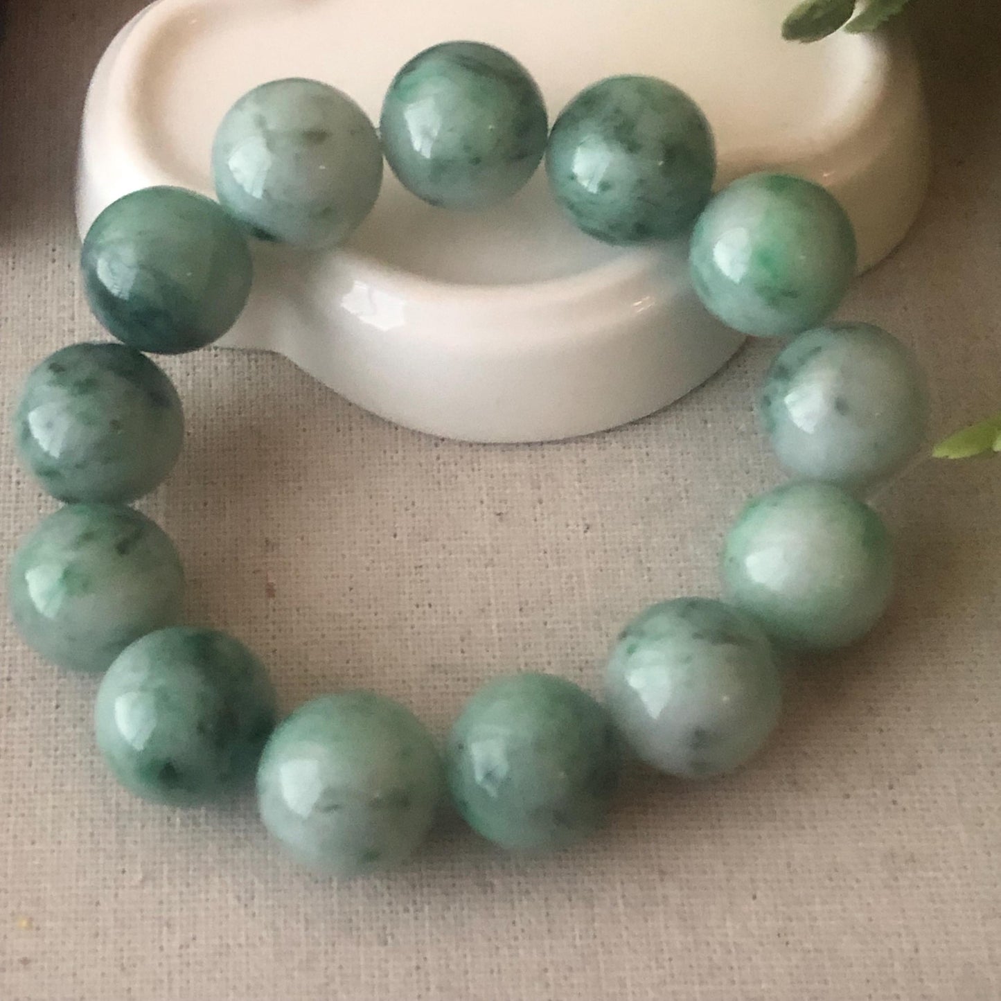 16mm Glossy Green Float Flowers Jadeite Jade Round Bead Bracelet