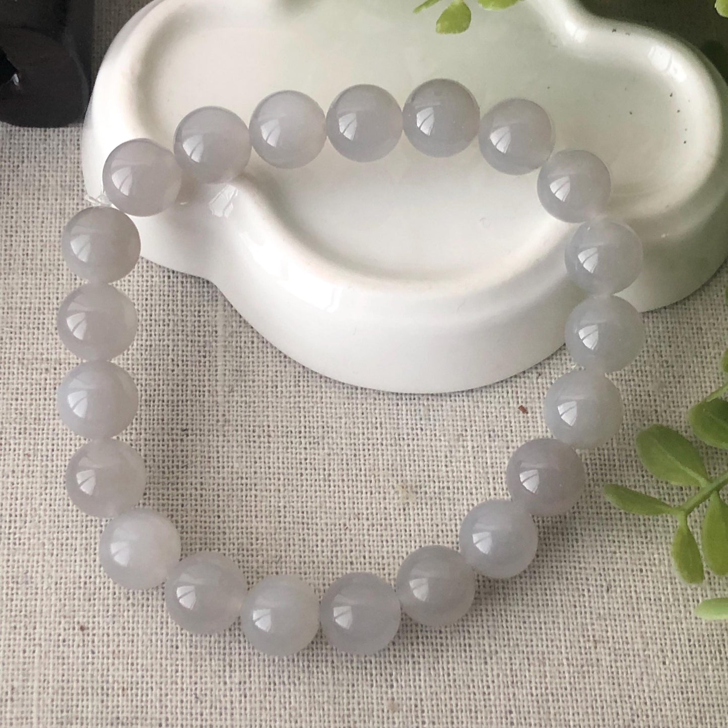 10mm High Quality Glossy Light Smoky Lavender Jade Round Bead Bracelet