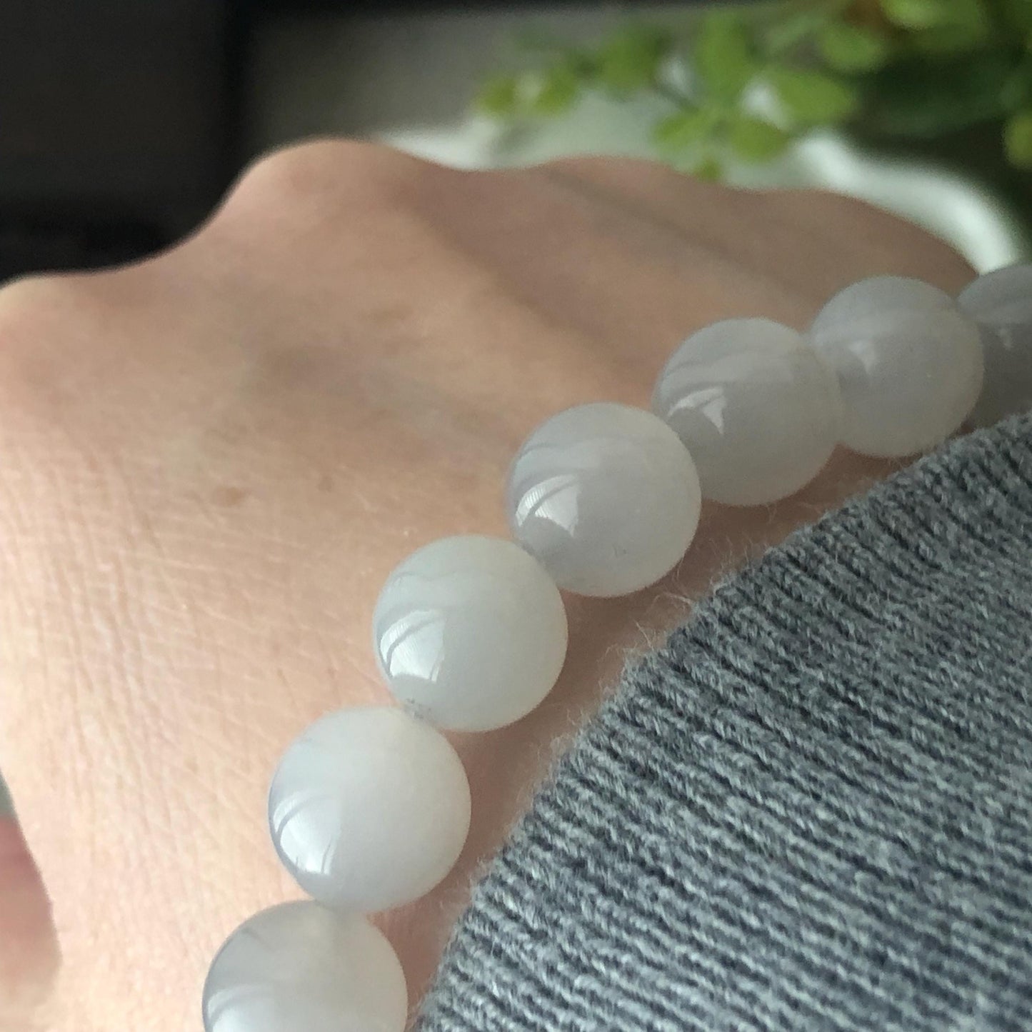 10mm High Quality Glossy Light Smoky Lavender Jade Round Bead Bracelet