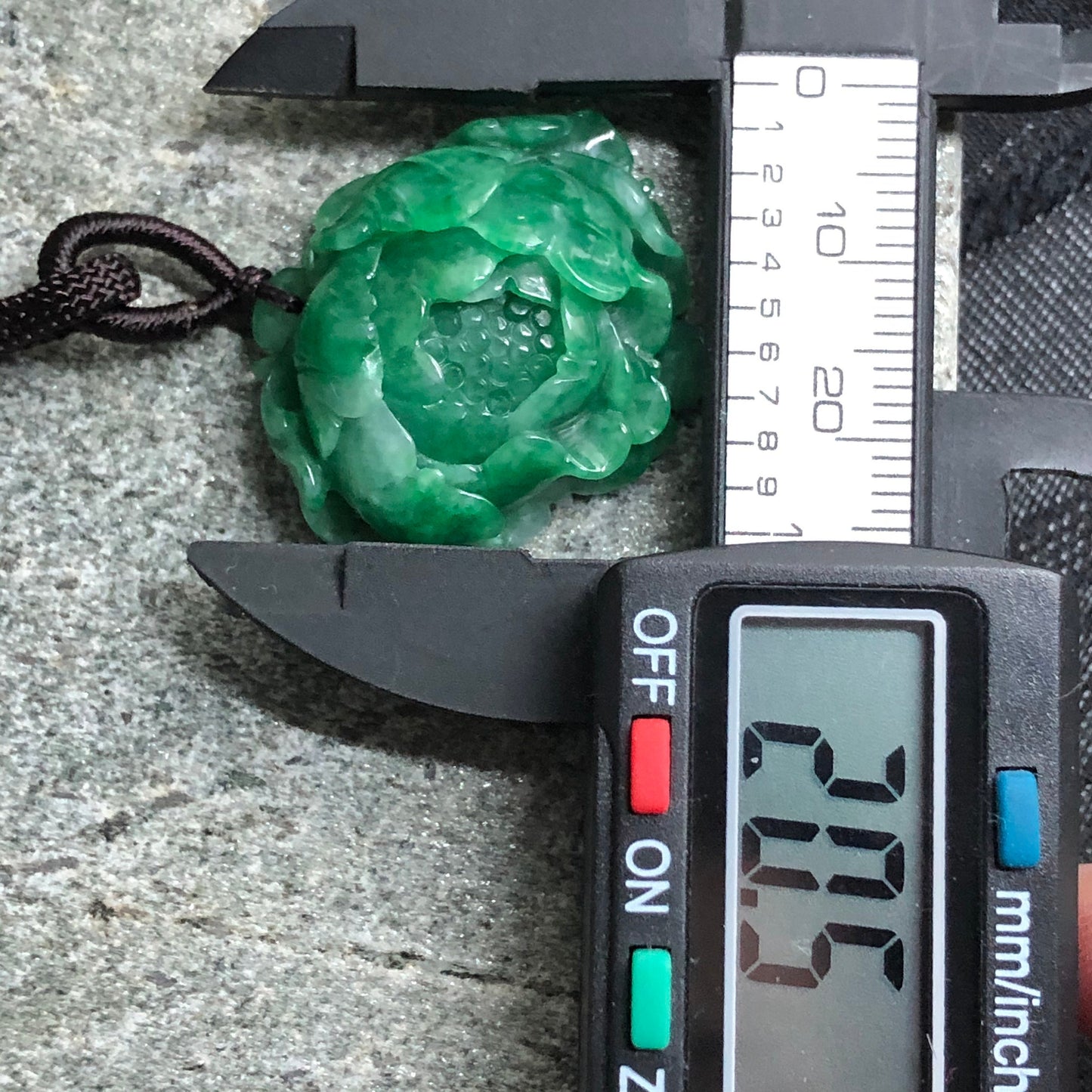 Beautiful Grade A Jadeite Jade Yang Green Flower Sculpted Pendant RARE