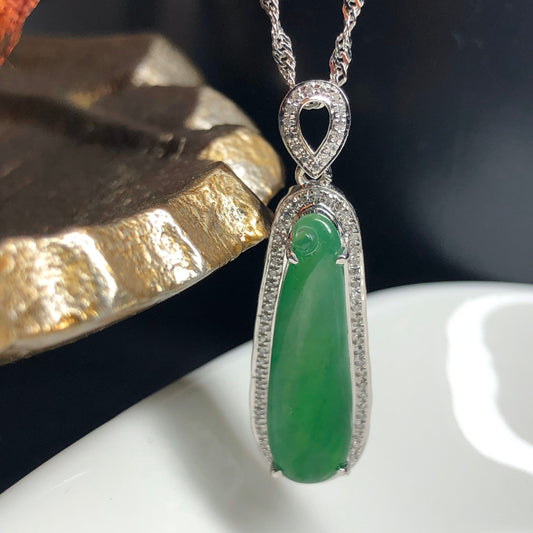 18K Gold Jadeite Jade Yang Green Lucky Melon Pendant