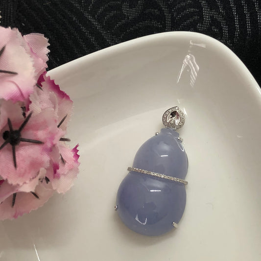 18K White Gold Lavender Jadeite Jade Princess Heart Gourd Hulu Pendant