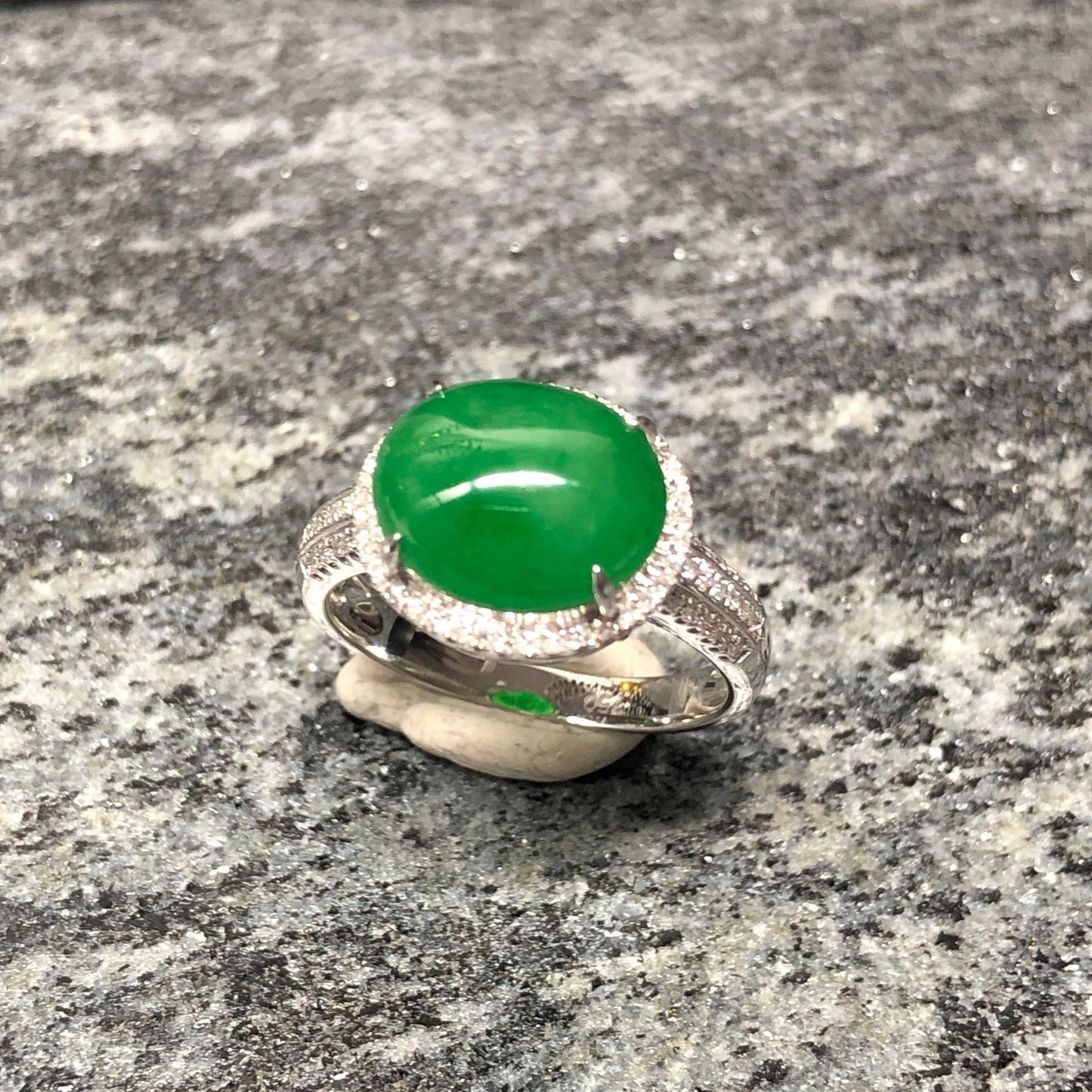 Certified Grade A Jadeite Jade Mint Imperial Emerald Green 18K White Gold Ring