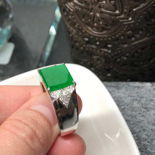 Unisex Myanmar Jadeite Jade High Yang Green Diamond Ring 18K white gold