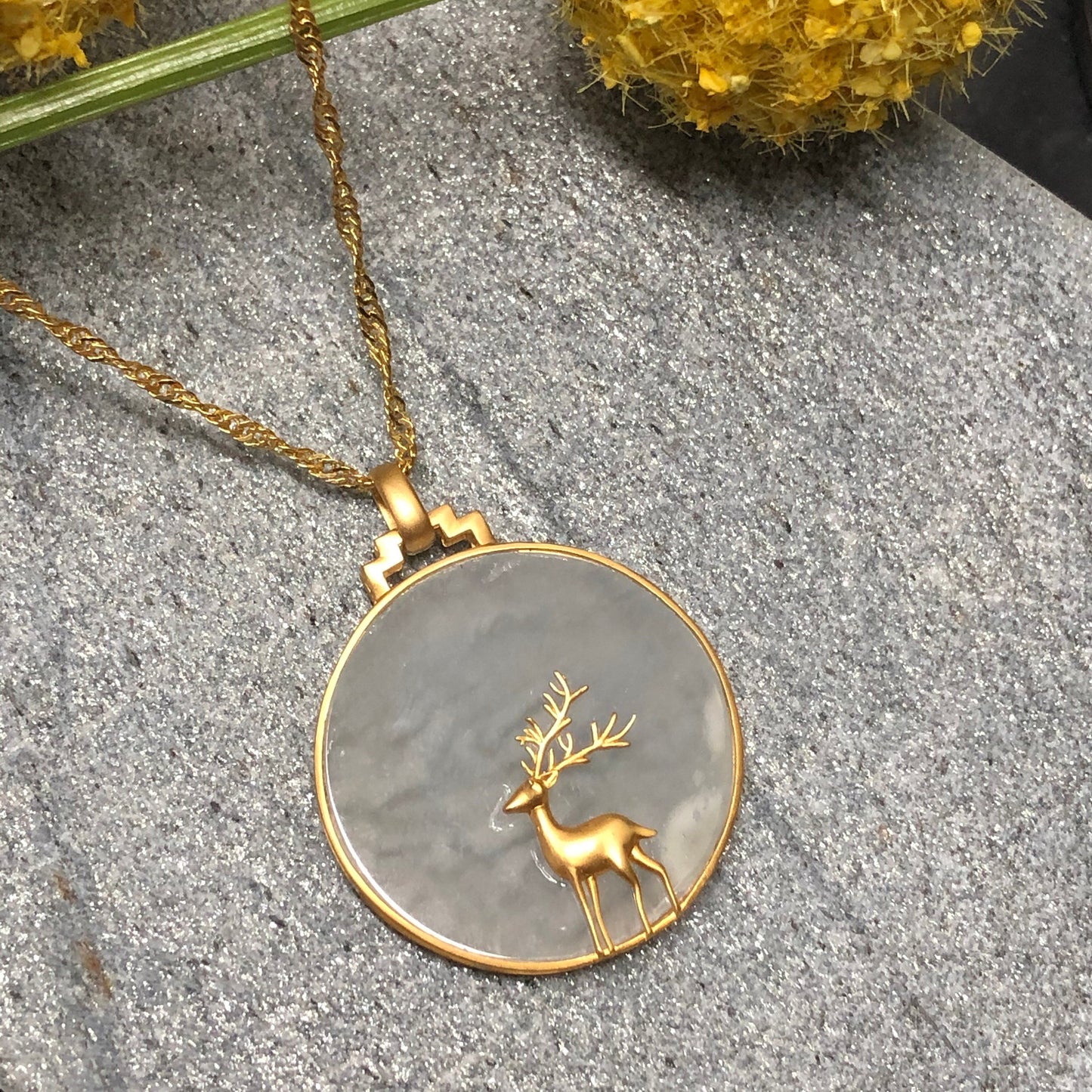 Certified Myanmar Grade A Icy Jadeite Jade Deer Animal Pendant 18K yellow gold