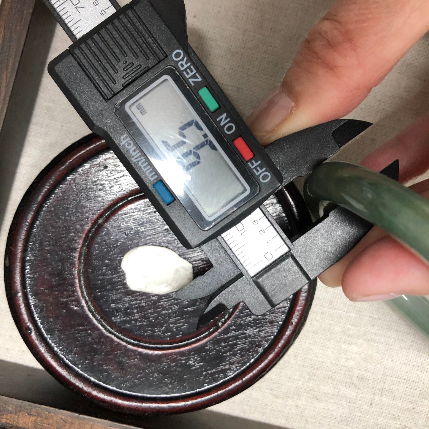 56.1mm Grade A Myanmar Green Round-Shaped Jadeite Jade Bangle