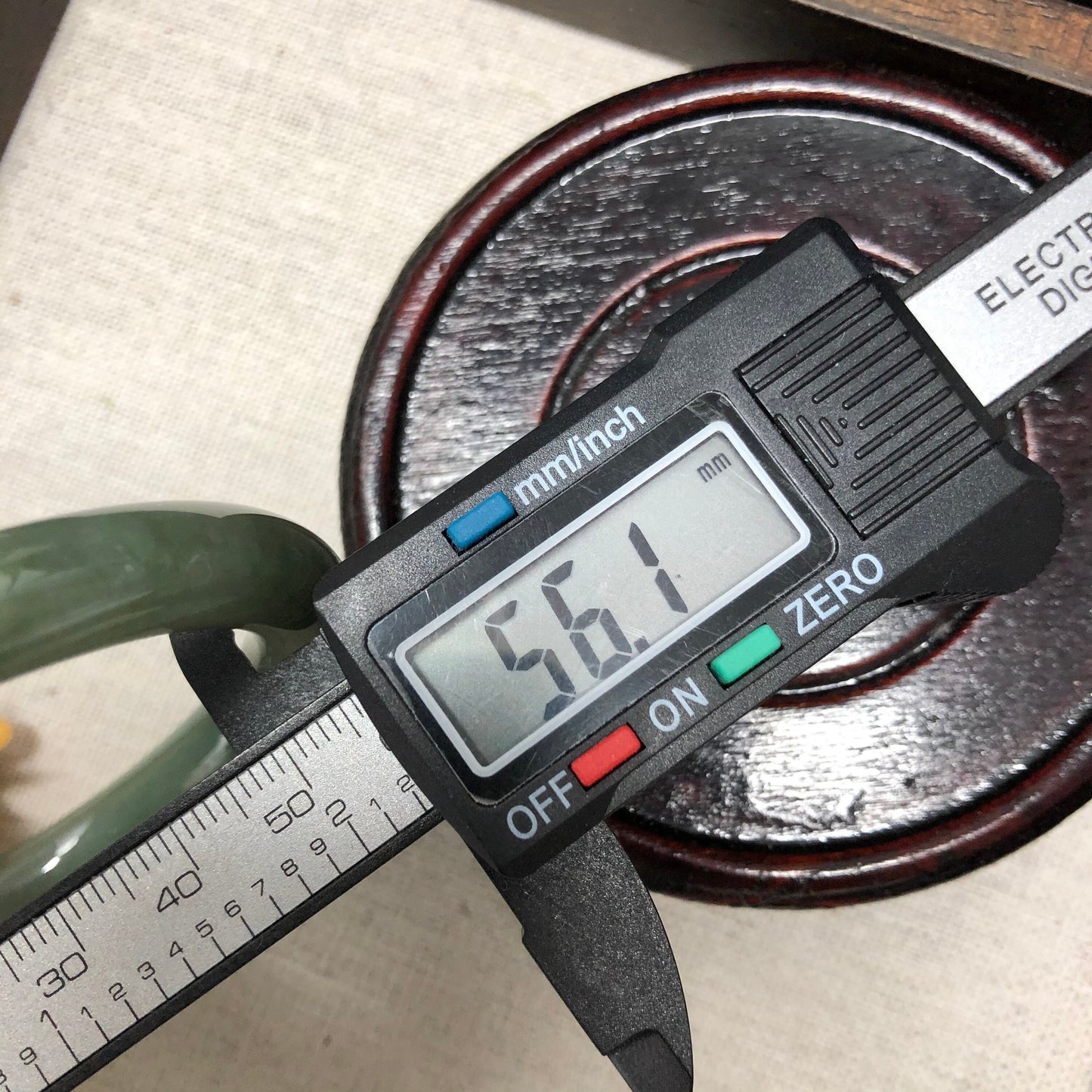 56.1mm Grade A Myanmar Green Round-Shaped Jadeite Jade Bangle