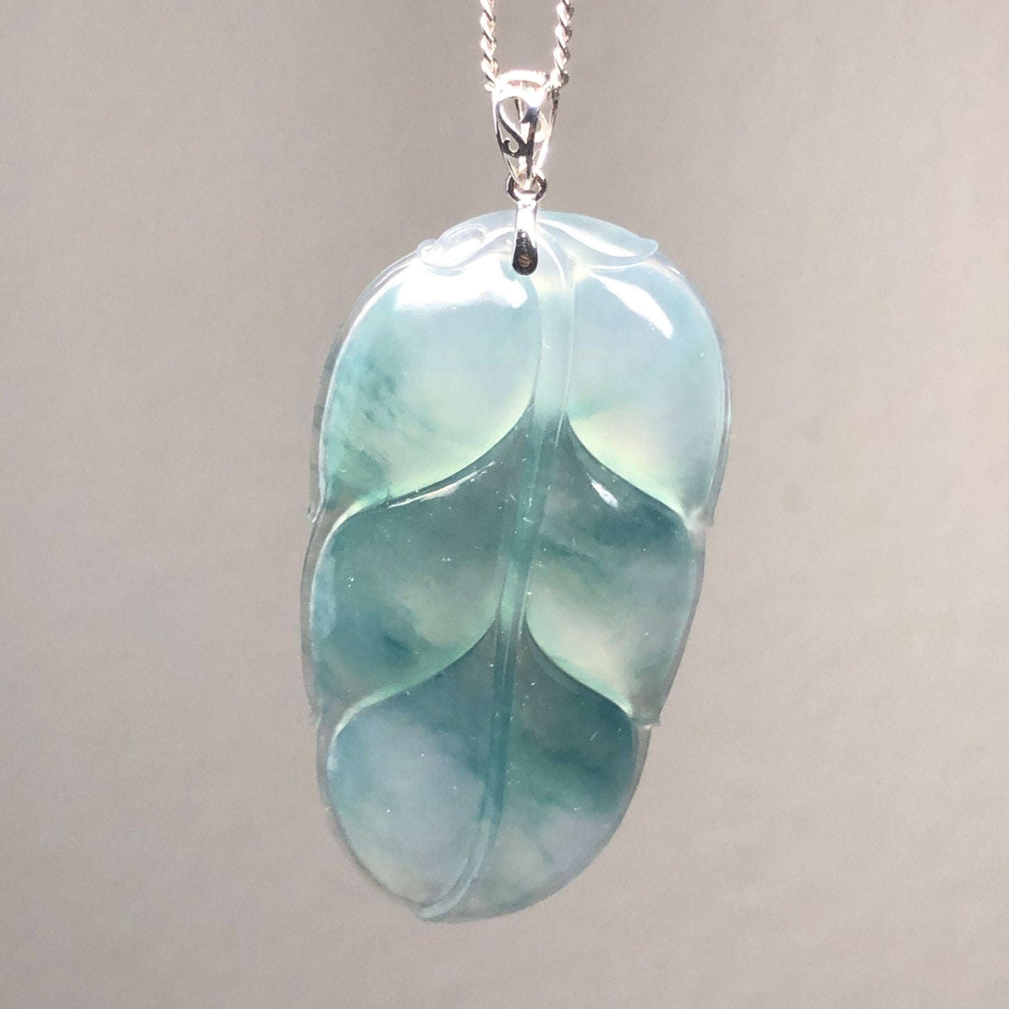 41.9 mm Myanmar Grade A Green Float Blue Flowers Leaf Jade 18K white gold bail