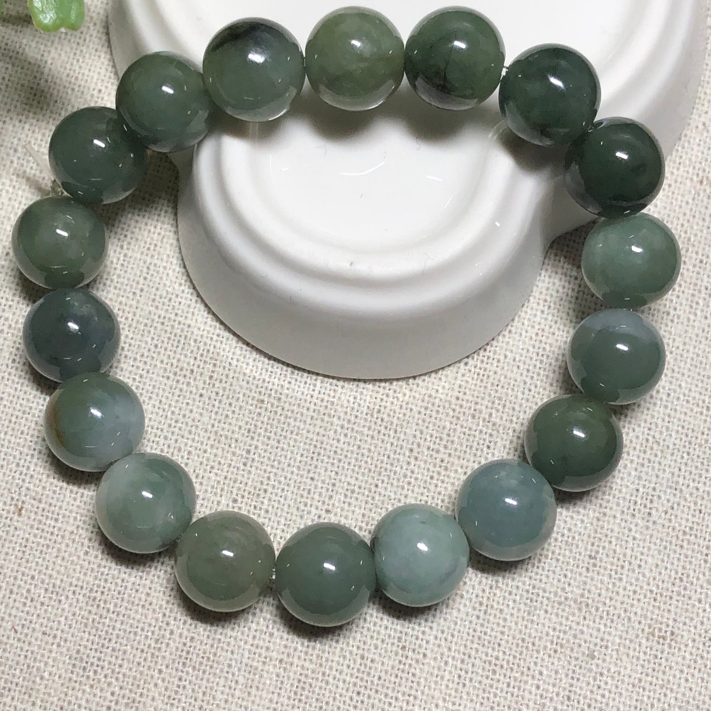 10mm Grade A Moist Assorted Army Green Round Jade Jadeite Beaded Bracelet 18pcs