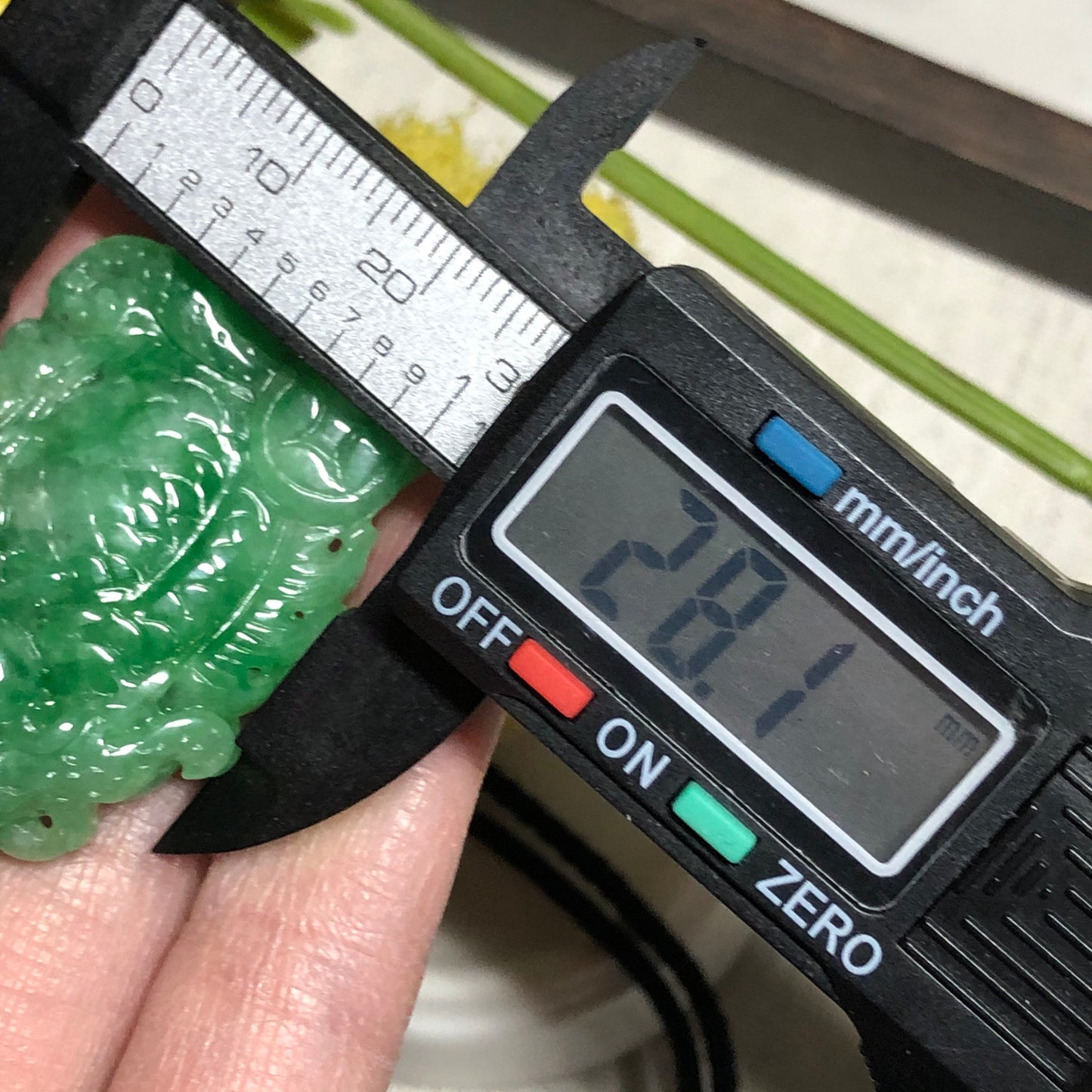 56 mm Certified Grade A Yang Green Carved Dragon Fish Pendant NEW
